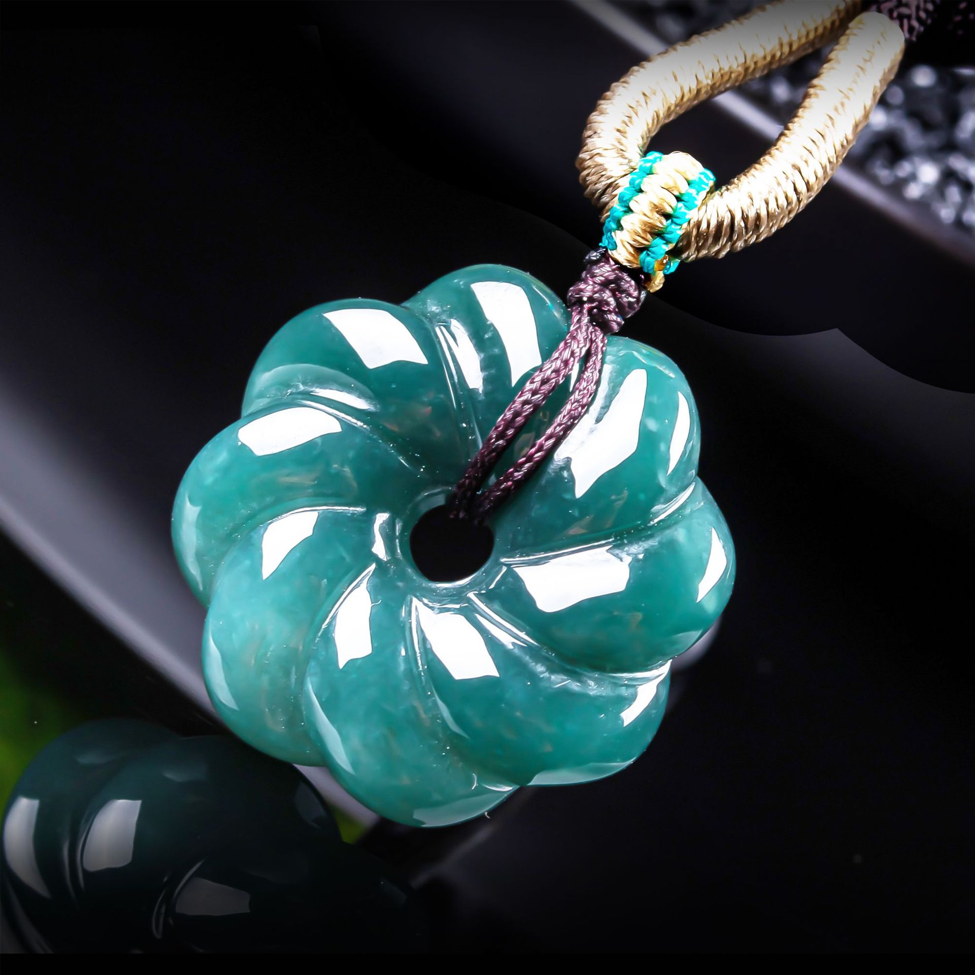 Luxury Gifts Jewelry & Watches Namfleg Mostar - Collier avec pendentif en jade birman