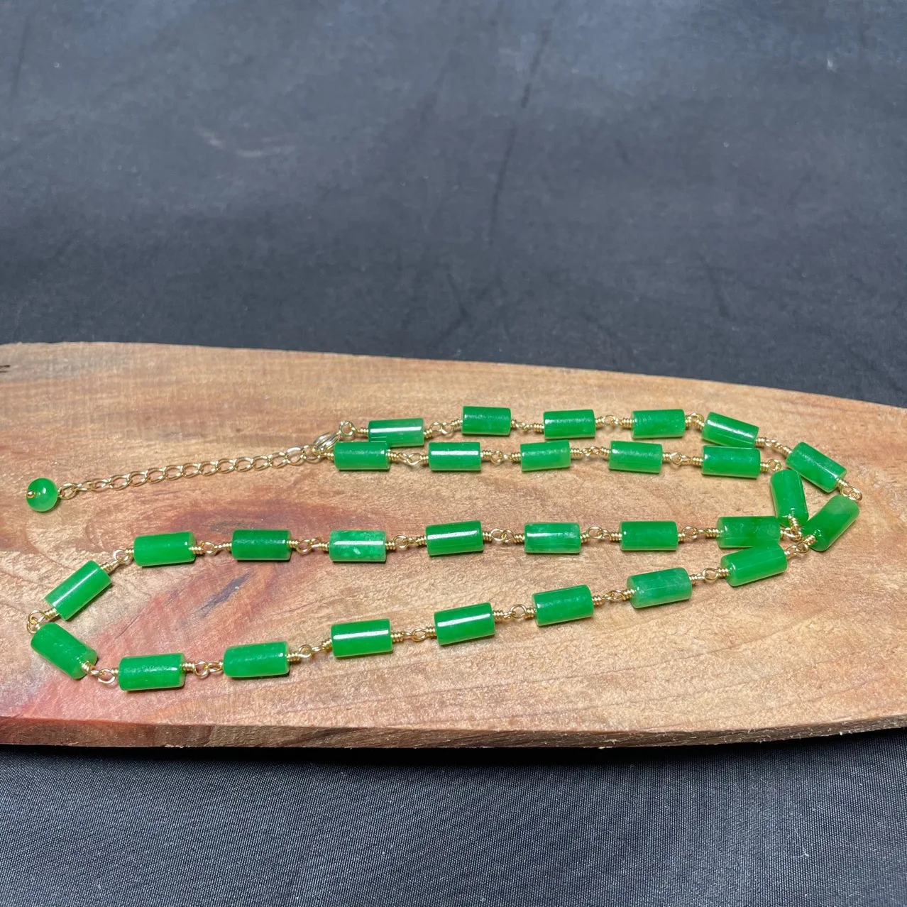 The Jewelry & Watches - Collier de perles de Jade vert,