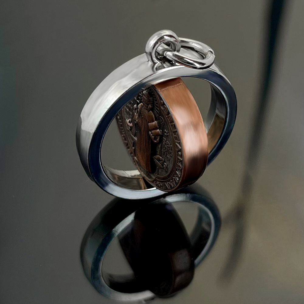 Nouveau collier médaille Saint - The Jewelry & Watches avis et prix