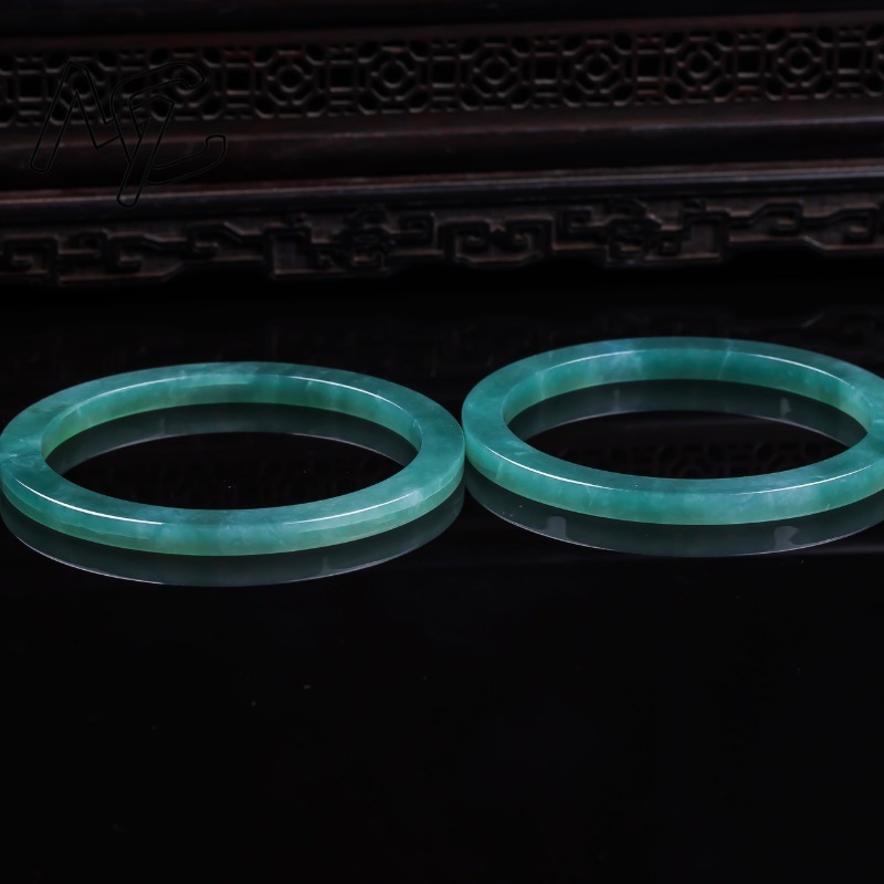 Bracelet en émeraude naturelle - The Jewelry & Watches avis et prix